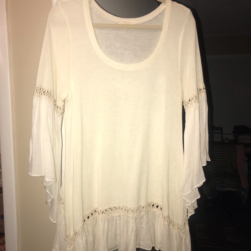 Cream top with cut outs on sleeves